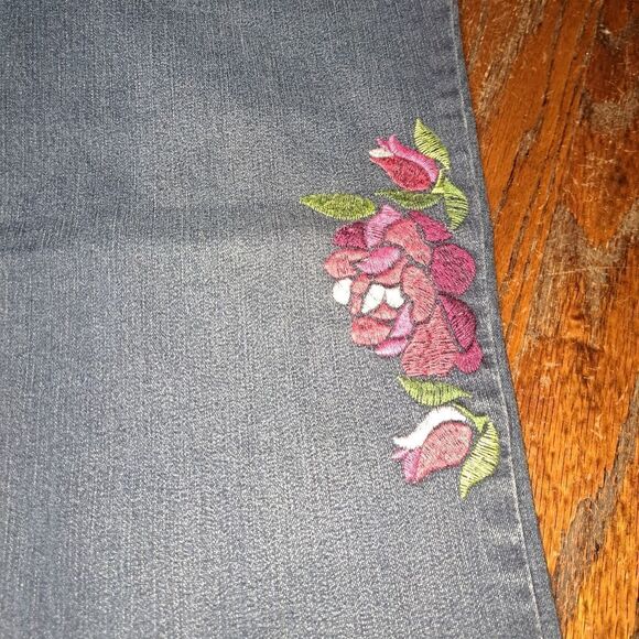 Gloria Vanderbilt Blue Skinny Jeans with Floral Embroidery - Picture 6 of 8